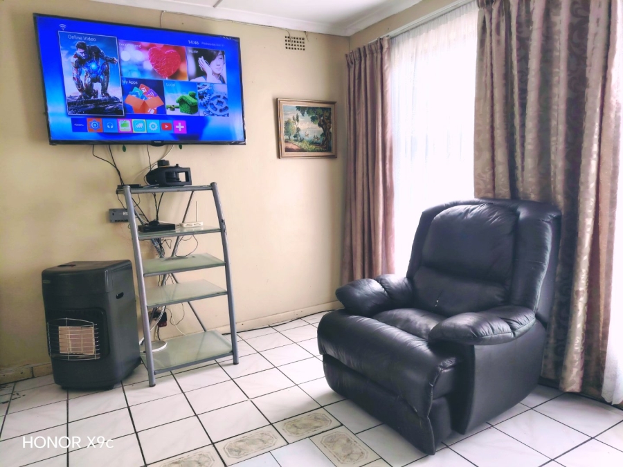 5 Bedroom Property for Sale in Houghton Place Western Cape